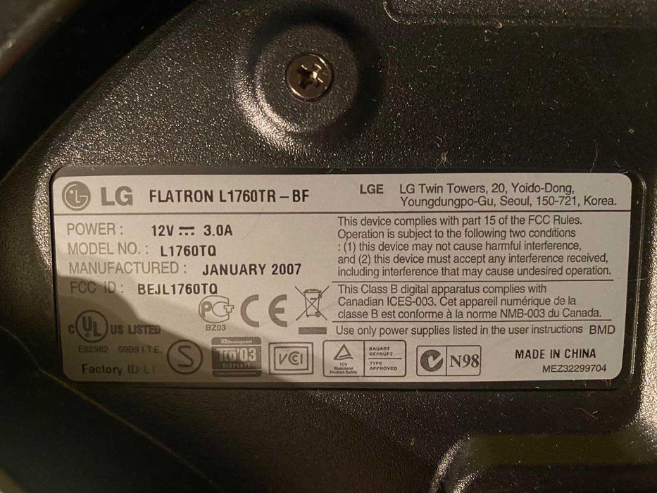 Монітор 17" LG Electronics L1760TR-BF Чорний