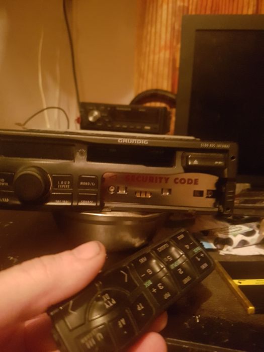 Автомагнитола Grundig