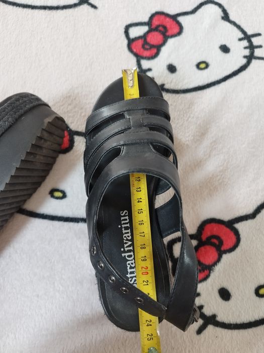 Sandałki na platformie Stradivarius