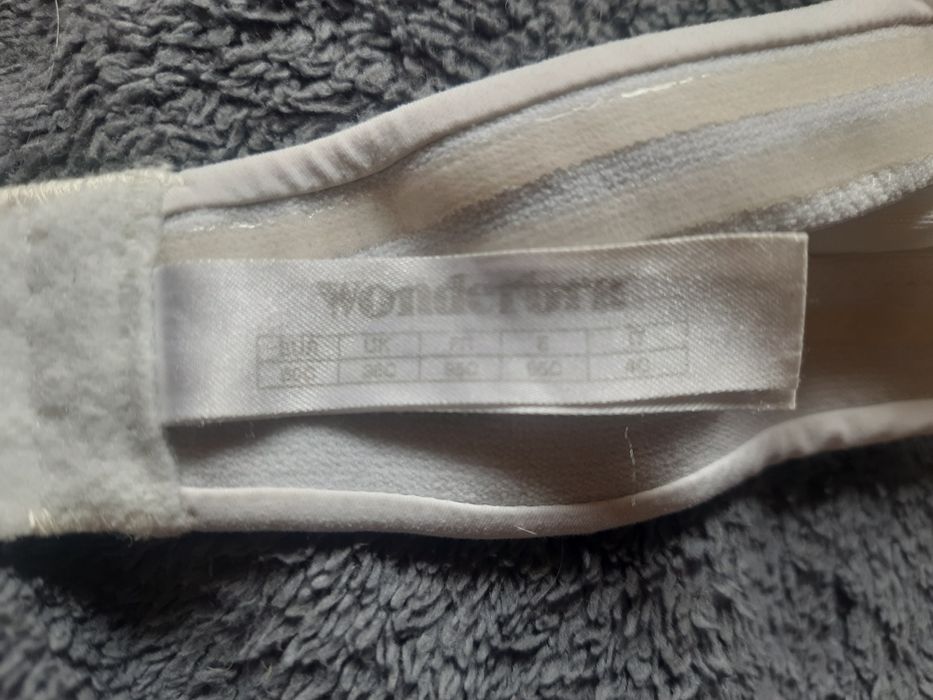 Бюст Wonderbra без бретелей