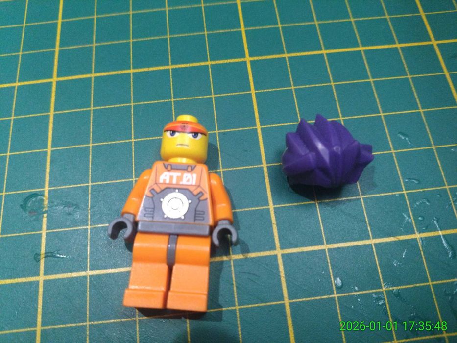 LEGO figurka Exo-Force używana - Ryo. Dobry stan, brak pęknięć.