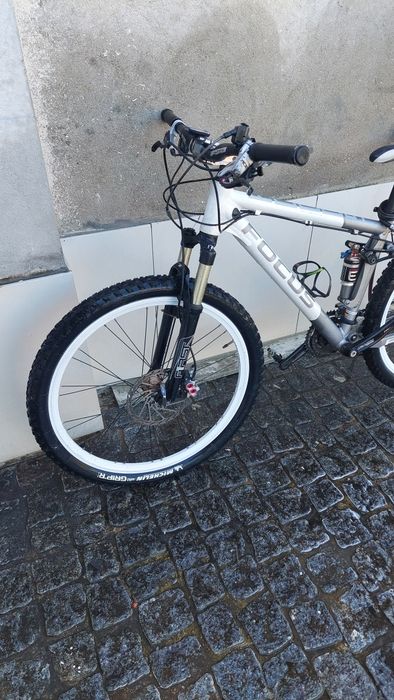 Bicicleta BTT Focus suspensão total