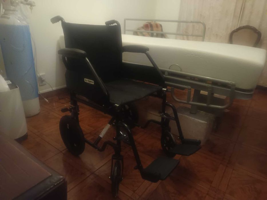 Cadeira de rodas (nova)