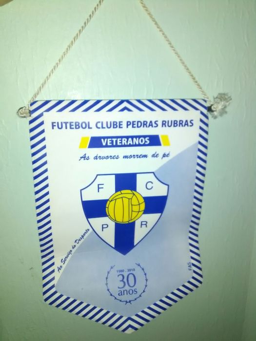 Peça coleção Futebol Club Pedras Rubras bandarilha