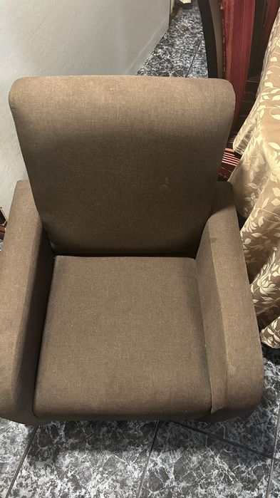 Vendo poltrona quase nova.