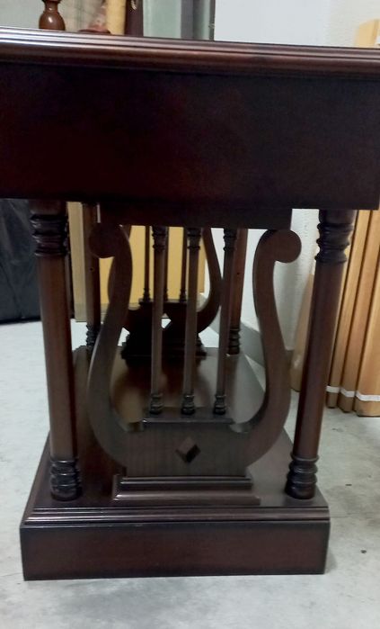 Móvel de apoio clássico - mesa para televisão ou consola de entrada