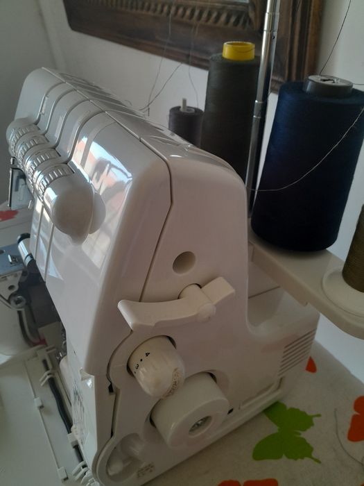 Máquina corte e cose Silvacrest