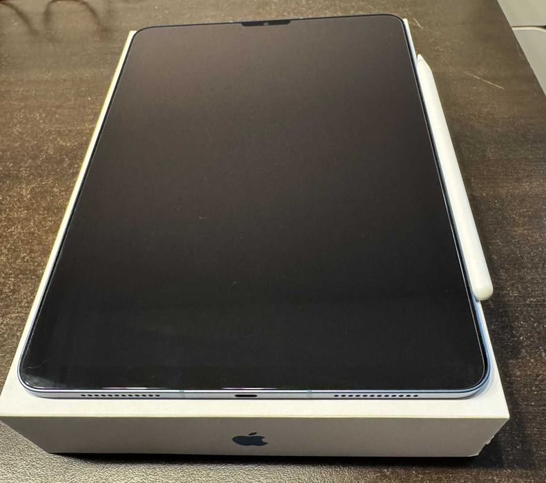iPad Air Wi-Fi + Cellular 256 GB Blue (5th Gen) + Apple Pencil 2 + Logitech Folio Touch + Smart Folio