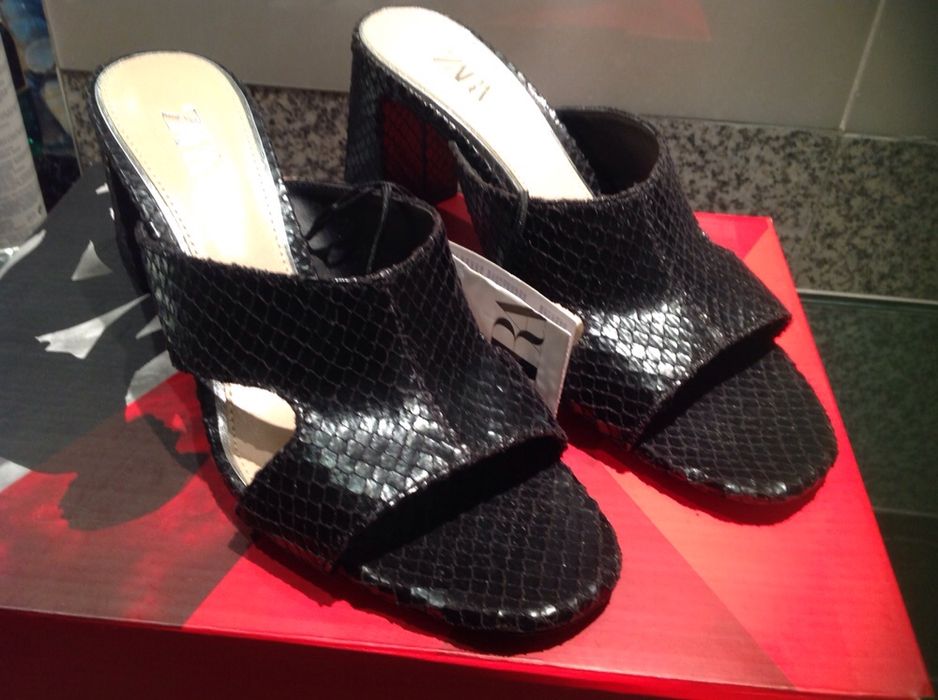 Sandália/Mules  37 pele cobra estrear c etiq. Preto, lindas!