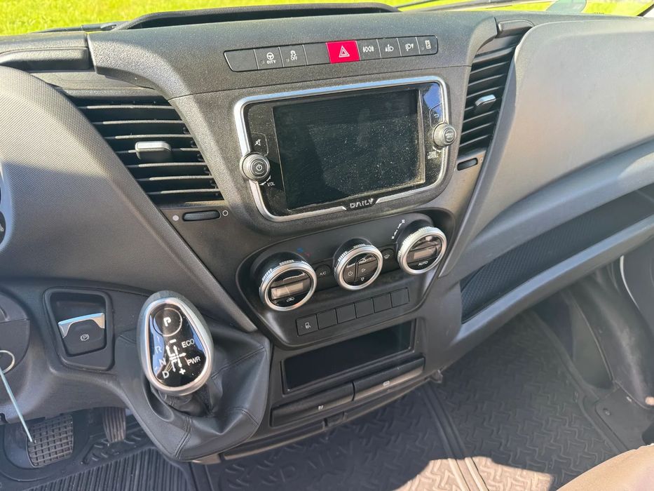 Iveco 3.0 Daily 35S18 hak CarPlay 12m3 średni LED Hi-Matic  DOSTĘPNY natychmiast po serwisie.