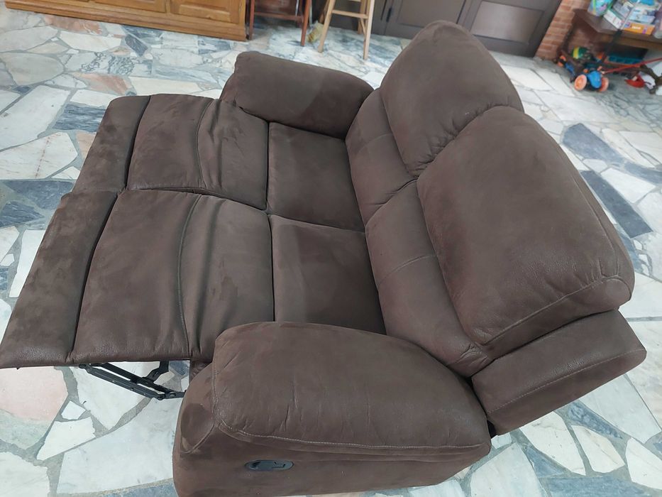 Vendo Sofá de 2 Lugares em Pele com Relax