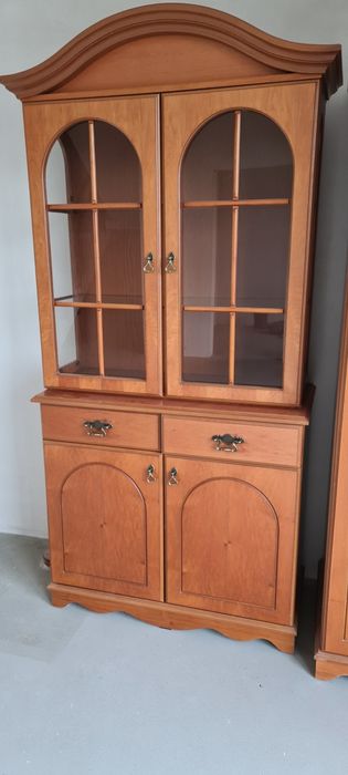 Szafa i kredens Cardiff