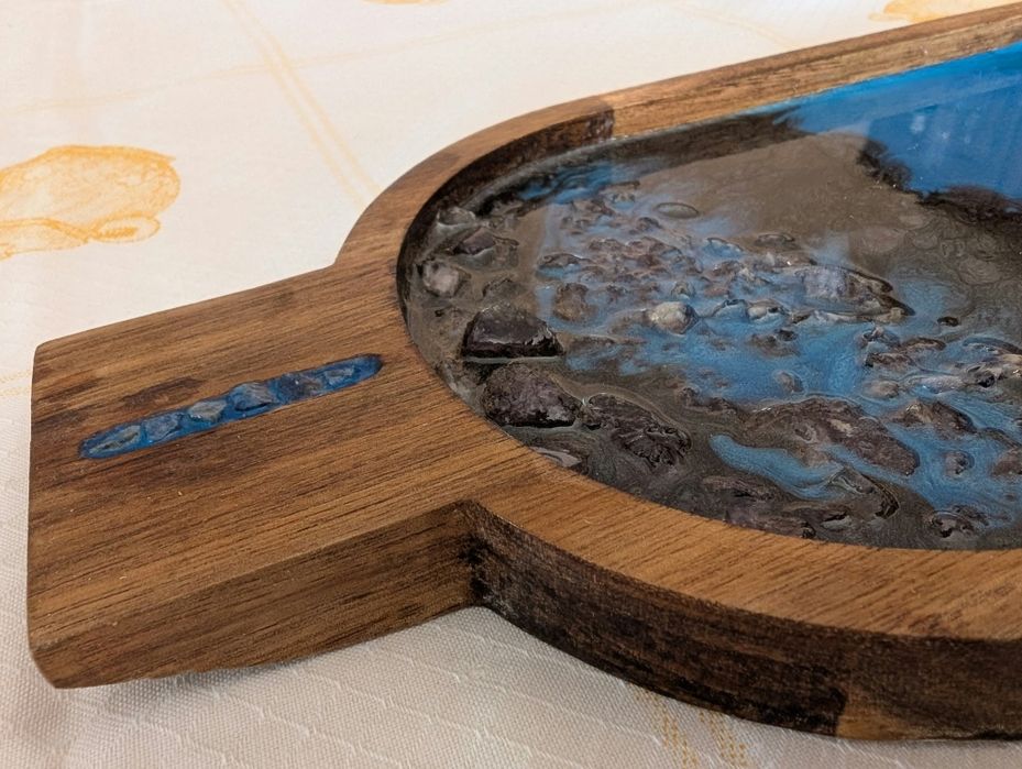 Tabuleiro Artesanal Bamboo de Cozinha em Resina Epoxy e Sodalite Natural