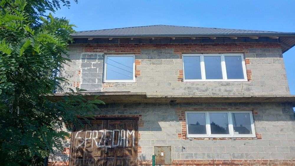 Dom do wykończenia. Stan zamknięty. Syców.