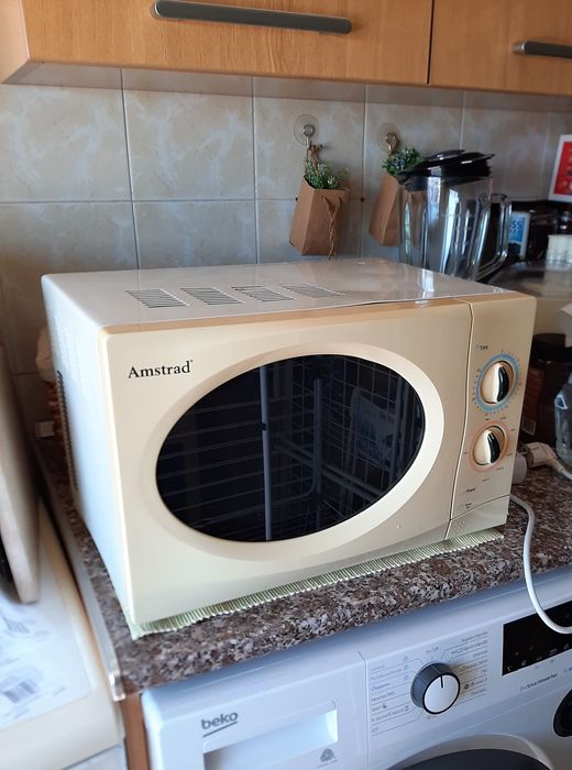 Microondas "Amstrad" - Bom Estado