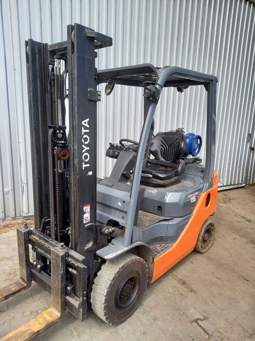 Toyota  Wózek widłowy Toyota 8 1,5 t 3,3 m wolny skok LPG