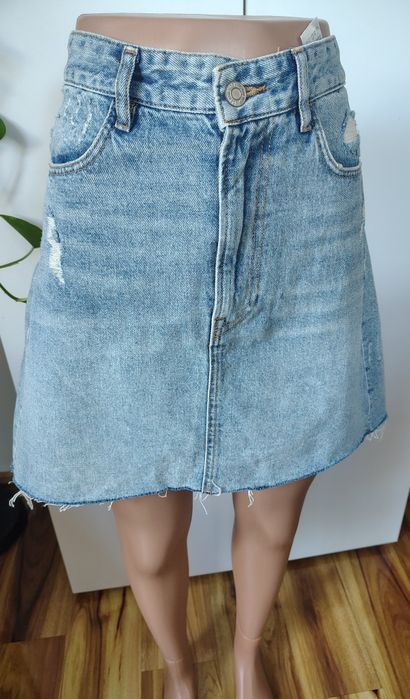 Spódnica jeansowa firmy H&M rozmiar 40 niebieska z przetarciami
