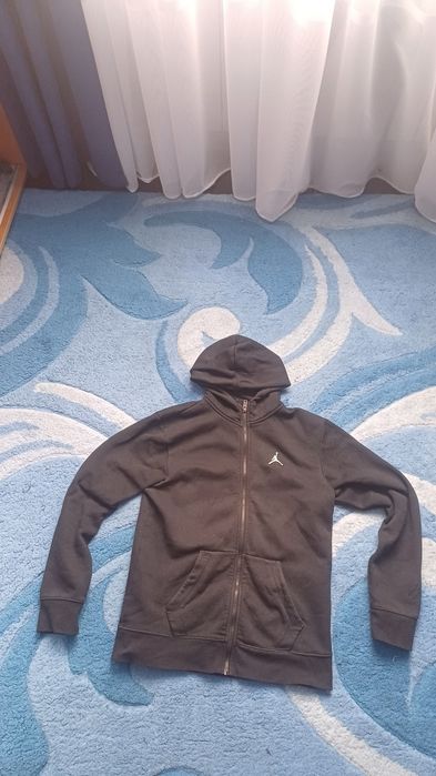 Кофта Jordan чорна класична розмір XL децка примерно М