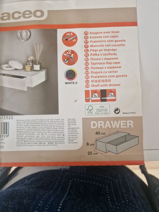 Prateleira branca com gaveta nova e ainda na embalagem