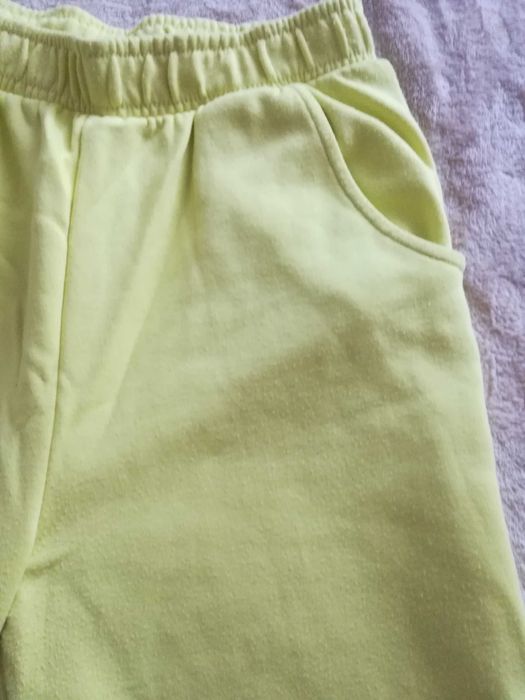 Spodnie piramidy seledynowe