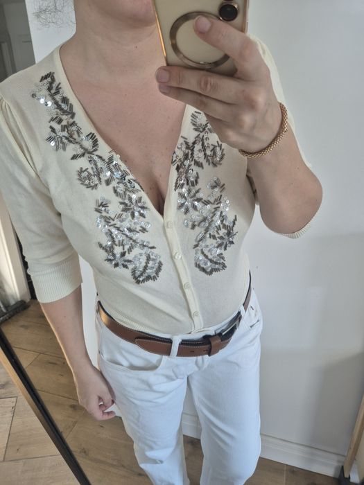 Sweter kremowy z cekinami futurystyczny wiskoza viscose do pracy
