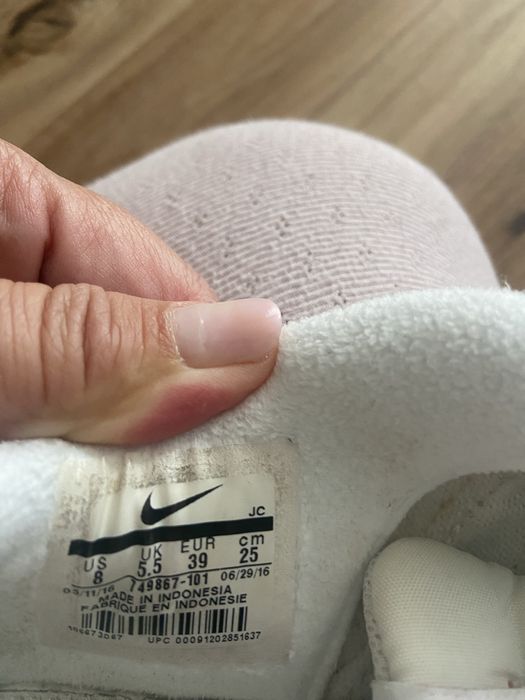 Sapatilha Nike branca e rose gold