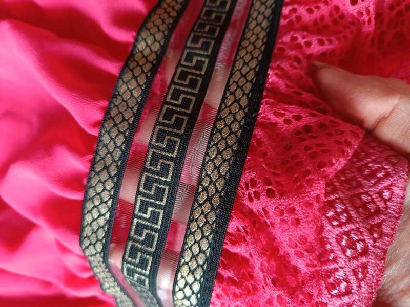 Śliczna długa malinowa sukienka na naramkach z koronką r. XS / S