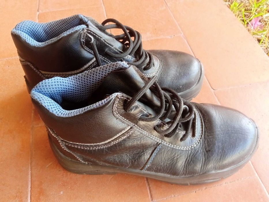 Botas de Trabalho - Biqueira e palmilha aço - Tam 39