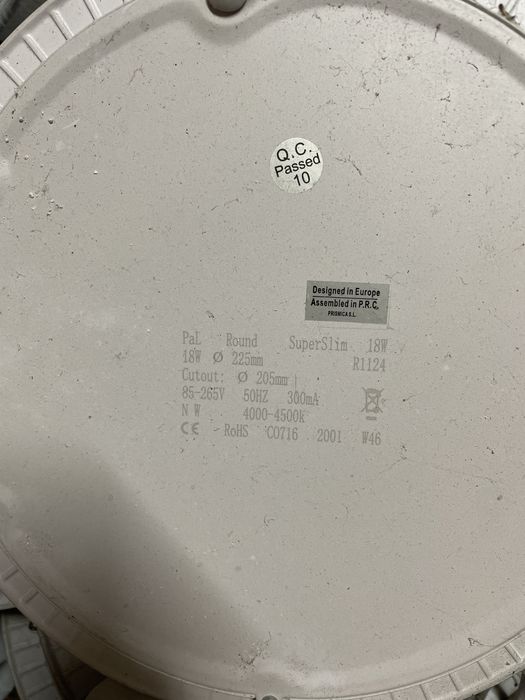 Caixa com focos de encastrar lampadas led