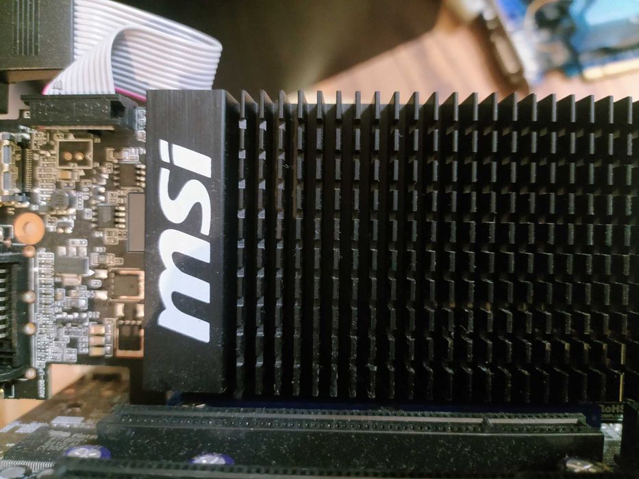 Płyta główna MS-7592, RAM 4GB, PENTIUM 3,00 GHz, grafika MSI 2GB.