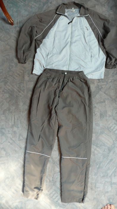 świetny dres YONEX L