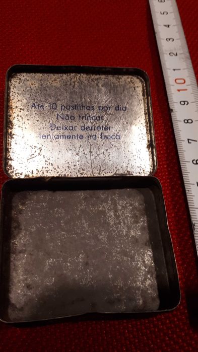 Caixas de lata antigas