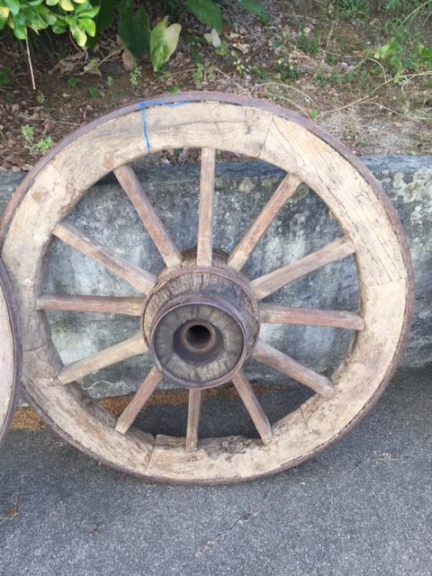 Carroça antiga em madeira