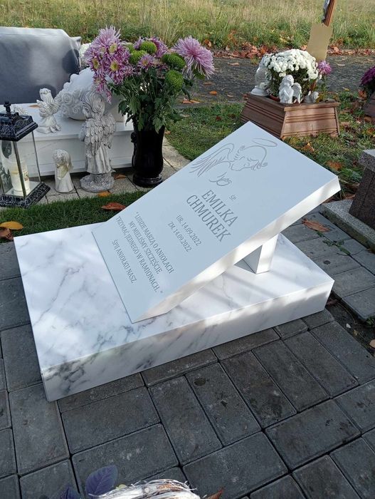 Tani nagrobek urnowy Kompozyt 2199 zł z montażem Cały Kraj.