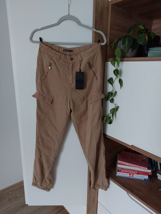 Spodnie stradivarius z kieszeniami