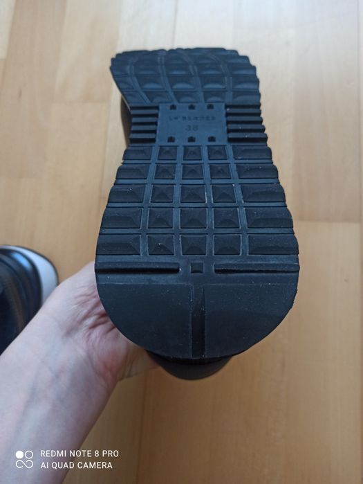 Шкіряні кросівки