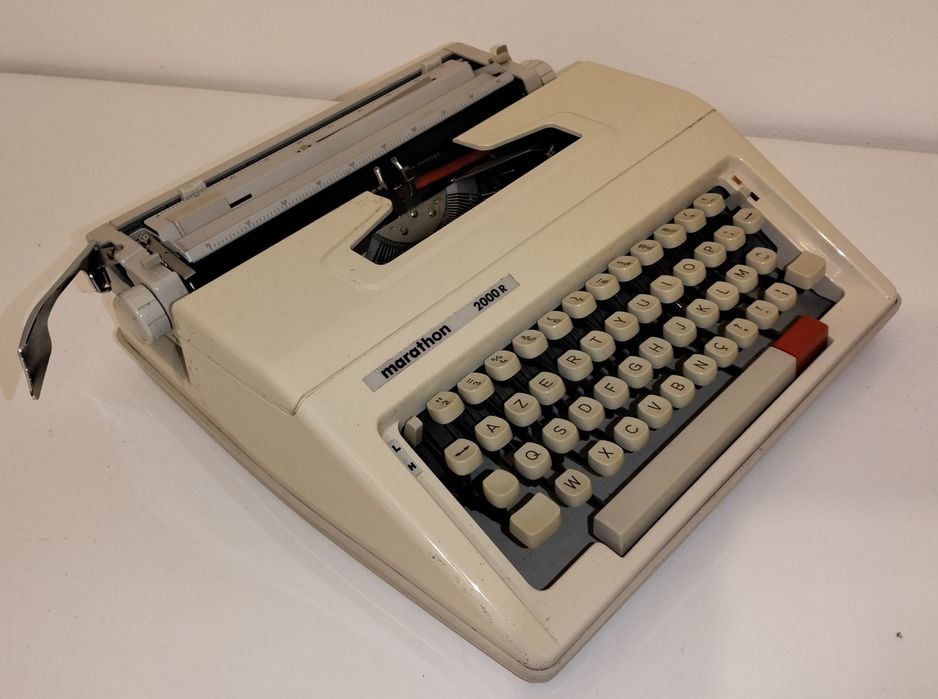 Maquina de escrever Marathon 2000 R