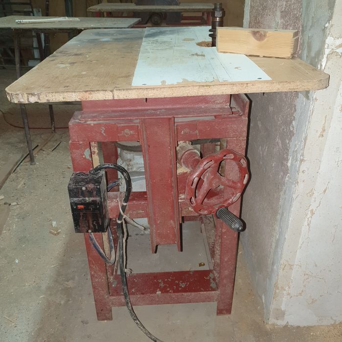 Frezarka stołowa do drewna