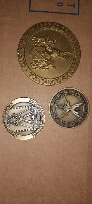 Vários itens de militaria / crachás/patchs