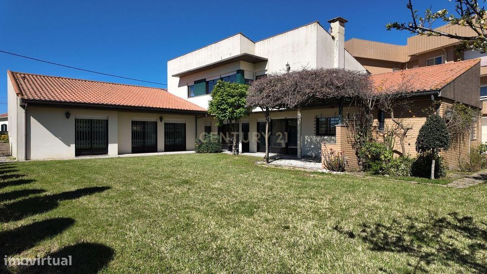 Moradia em Arcozelo — Elegância, Espaço e Proximidade ao Mar