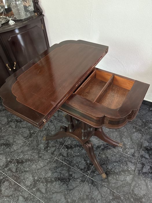 Mesa de jogo madeira e veludo