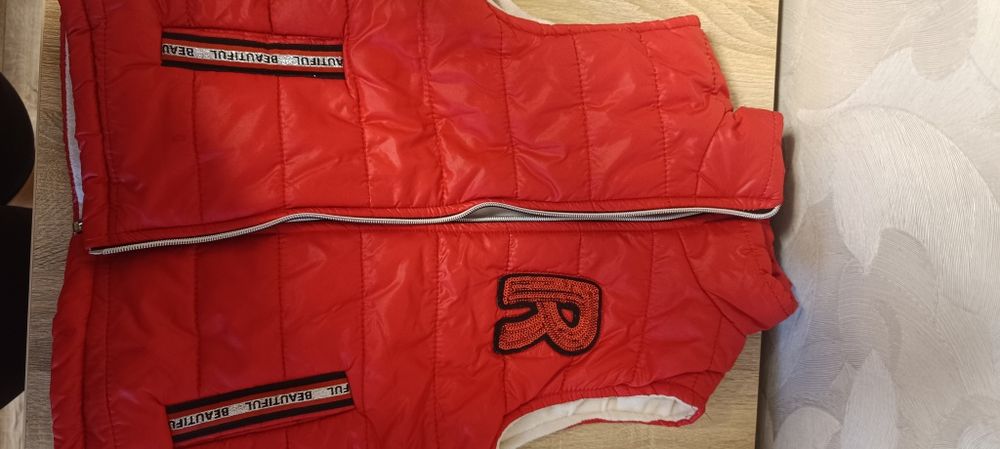 Костюм для дівчинки з жилеткою