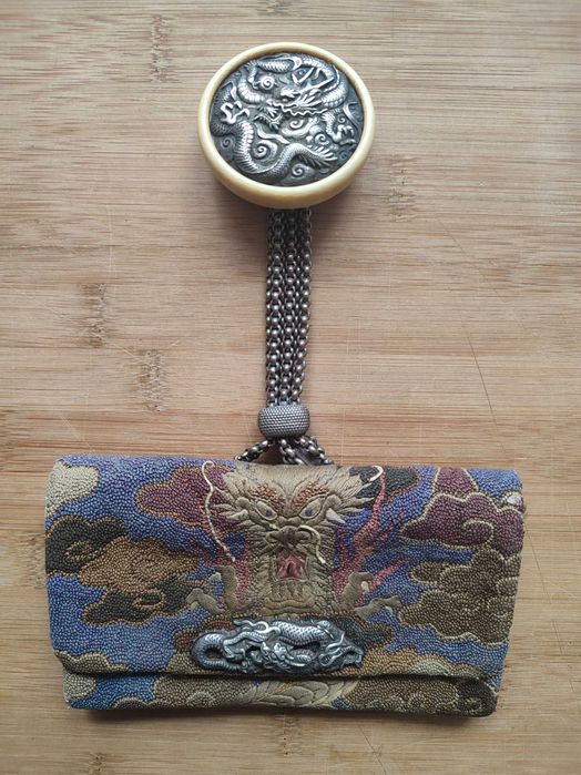 Jedwabna saszeta sakiewka z XIX wieku