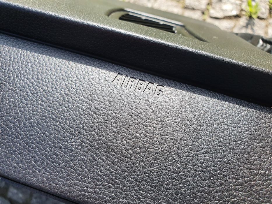 Oryginalna używana deska BMW E60 uchwyty na kubki cup holder europa