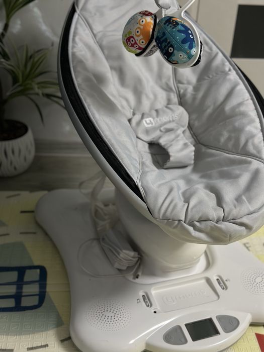 Заколисуючий/качеля  центр 4moms