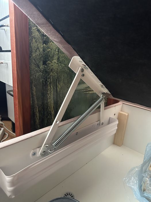 Sprzedam tapczan jednoosobowy w bardzo dobrym stanie