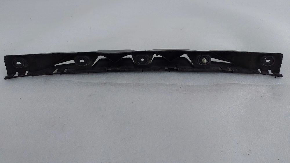 Guia de pára-choques trás central SEAT Ibiza IV ST (6J8, 6P8)