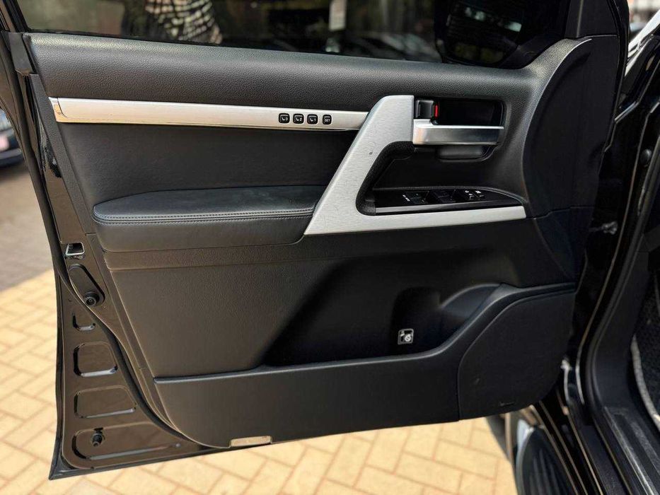 Toyota Land Cruiser 200