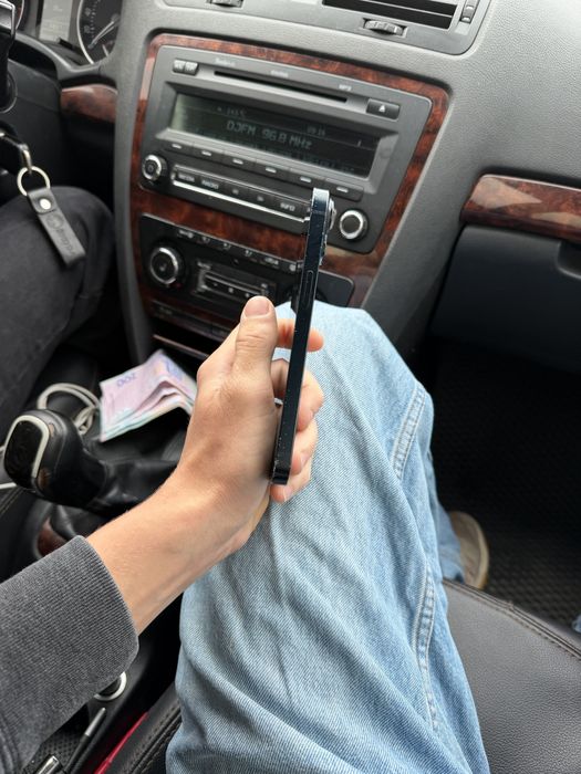 айфон 14 в хорошому стані