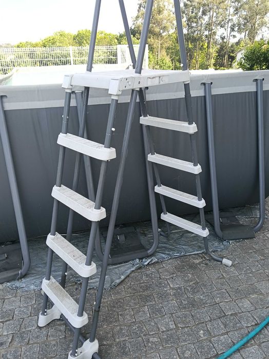 PISCINA em boas condições